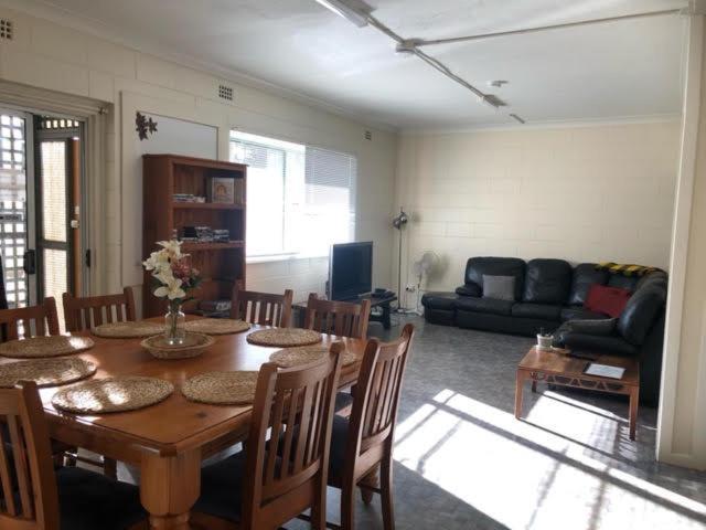 Batemans Bay Holiday Park & Hostel Exterior photo