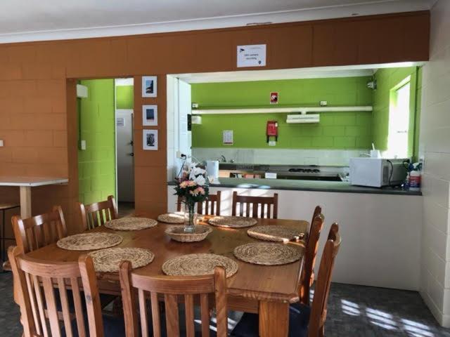 Batemans Bay Holiday Park & Hostel Exterior photo